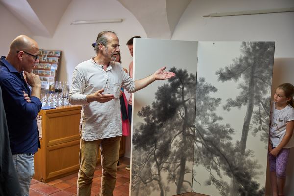 Jiří Straka promlouvá o technice čínské tušové malby